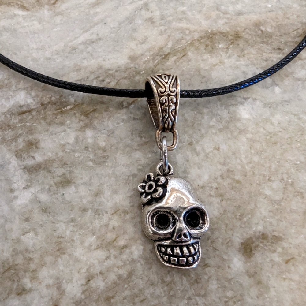 Skull Medieval Necklace 16" NWT